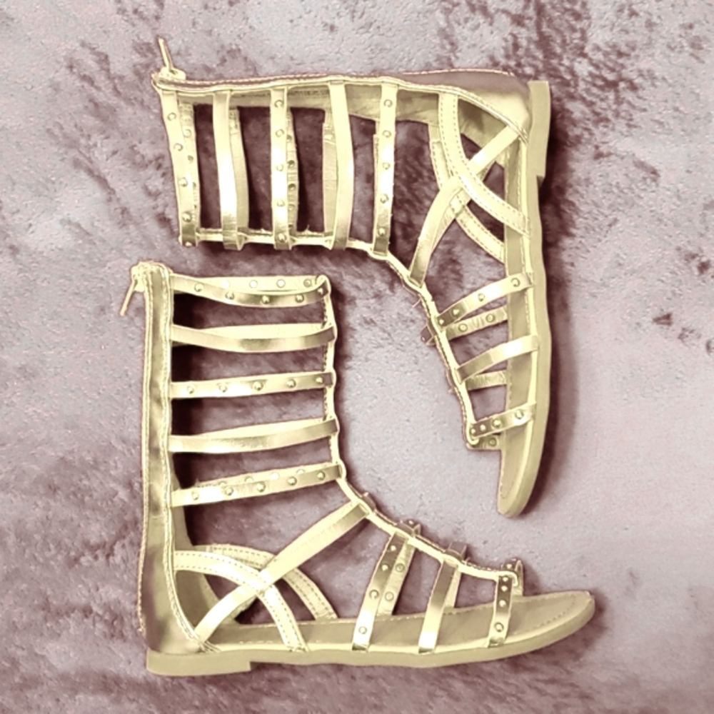 Girls gold shoes. Girls size 2.